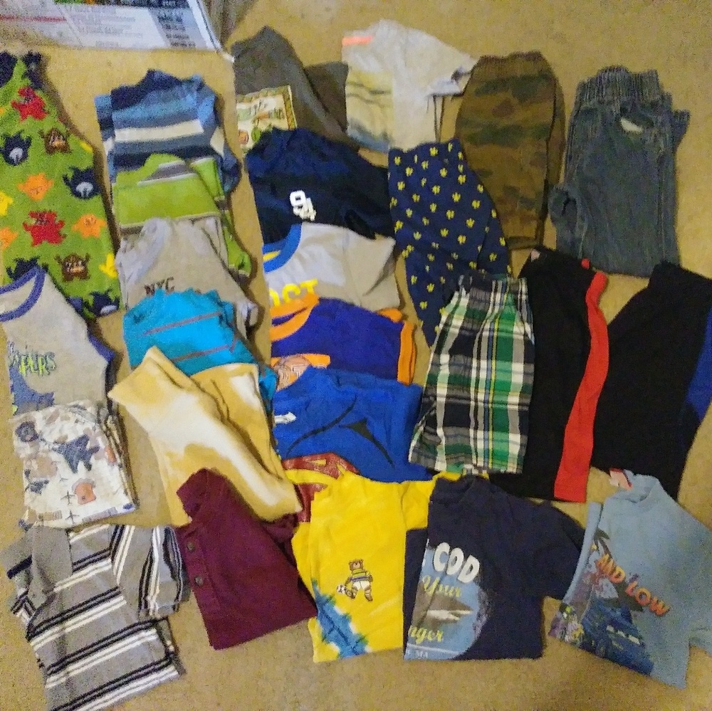 Boys clothes sizes 2T & 3T !!